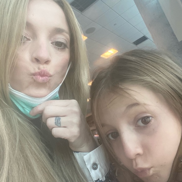 Meet your Posher, Cassandara - Picture 2 of 2